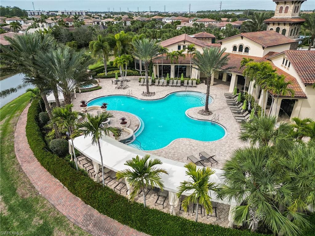 9340 Woodhurst Dr, Naples, FL 34120-26