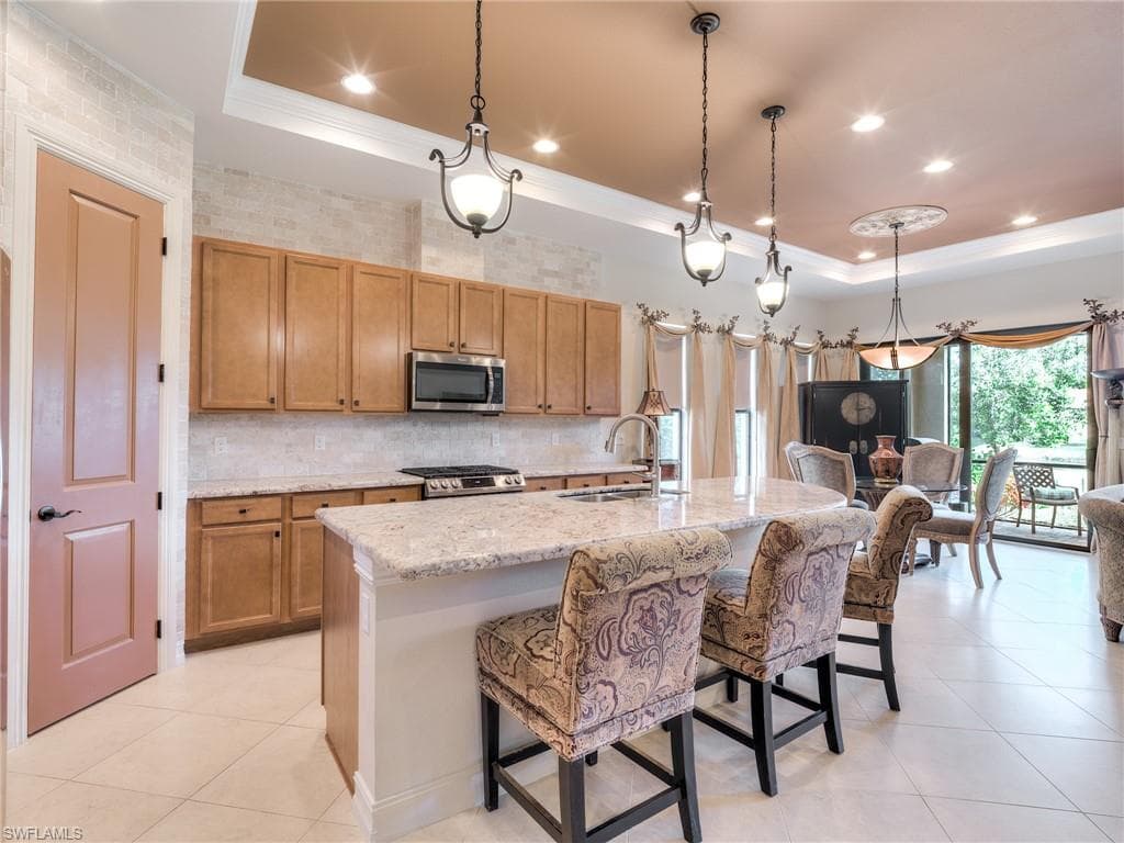 9340 Woodhurst Dr, Naples, FL 34120-3