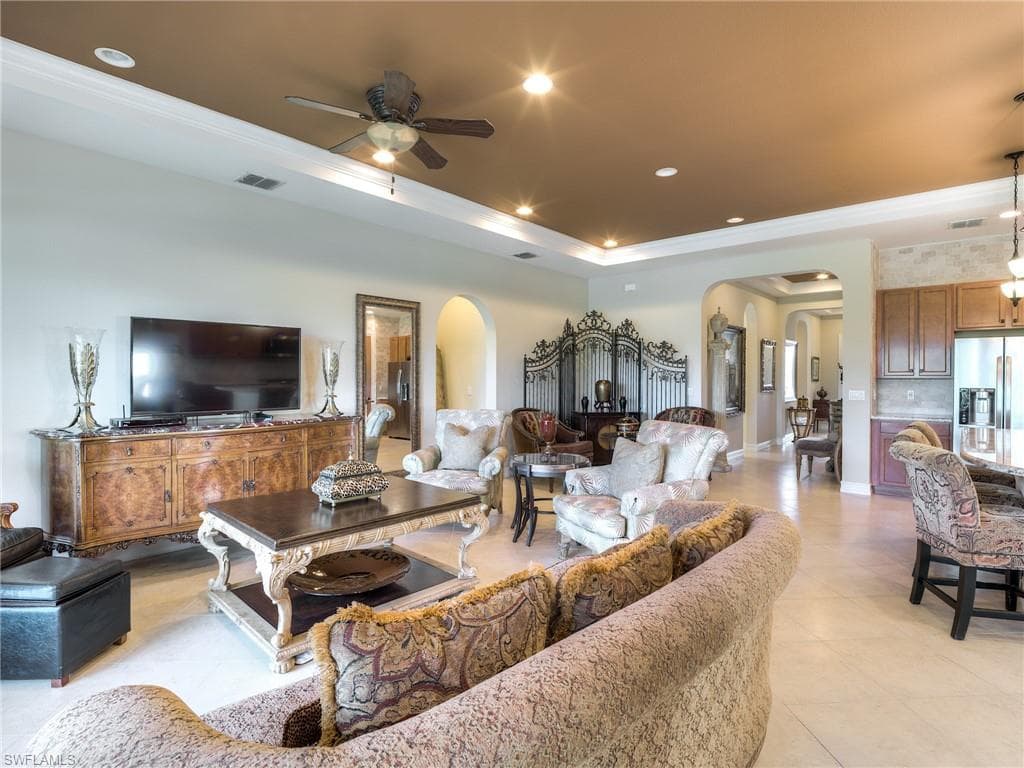 9340 Woodhurst Dr, Naples, FL 34120-8