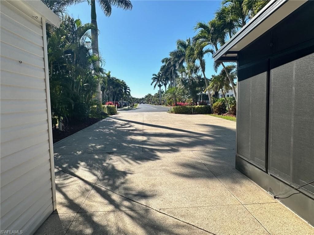 1410 Diamond Lake Cir W, Naples, FL 34114-9