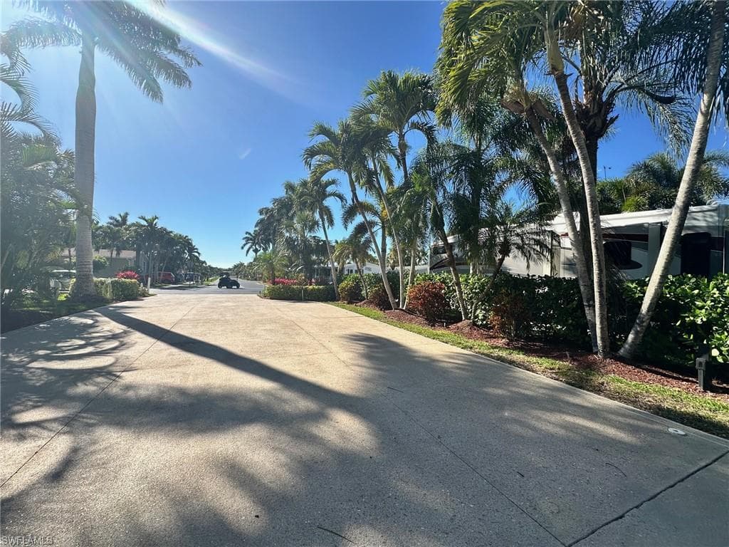 1410 Diamond Lake Cir W, Naples, FL 34114-10