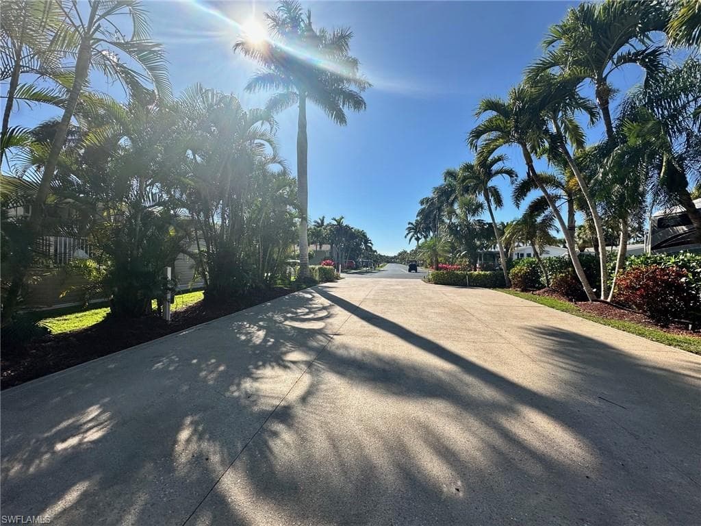 1410 Diamond Lake Cir W, Naples, FL 34114-11