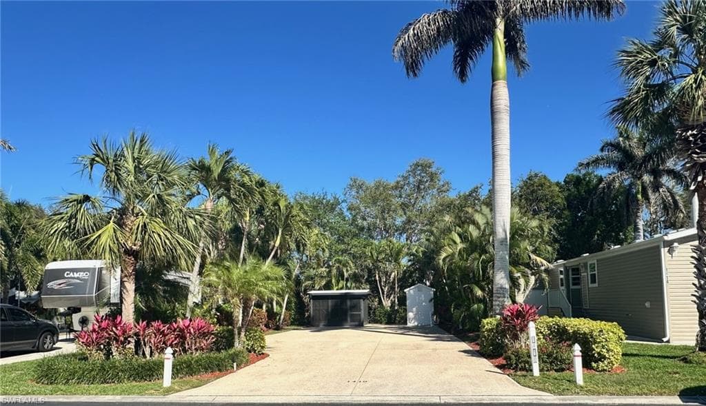 1410 Diamond Lake Cir W, Naples, FL 34114-3