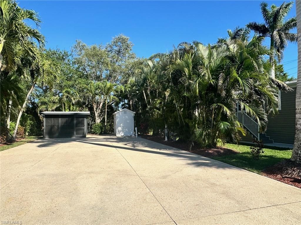 1410 Diamond Lake Cir W, Naples, FL 34114-5