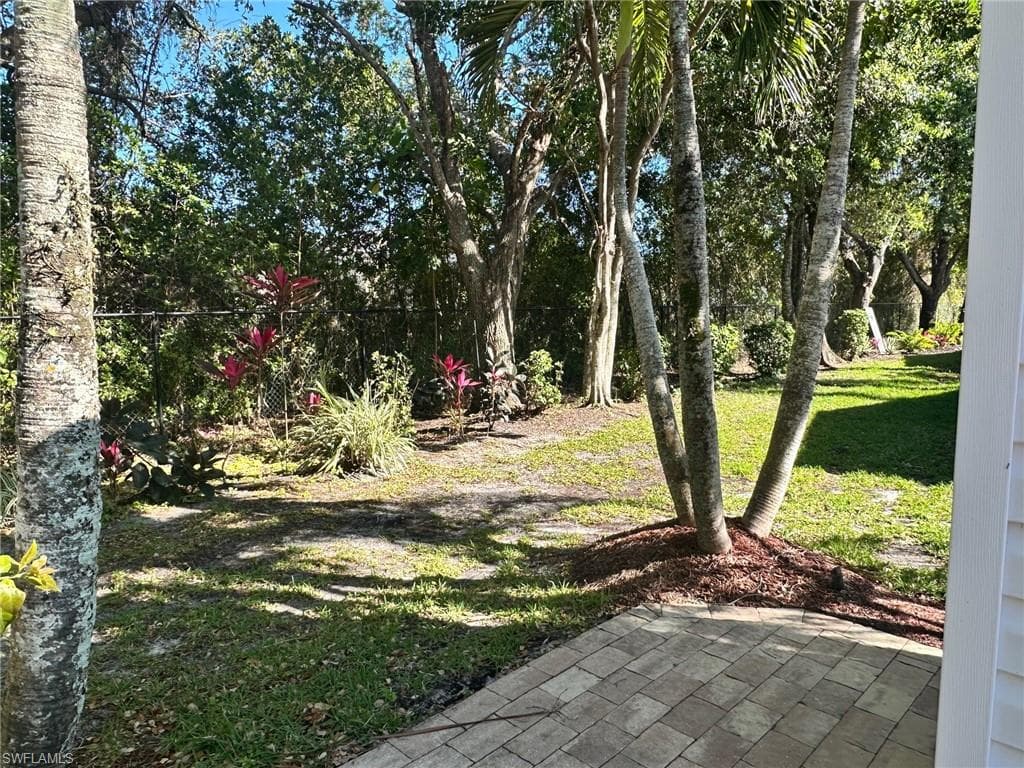 1410 Diamond Lake Cir W, Naples, FL 34114-8