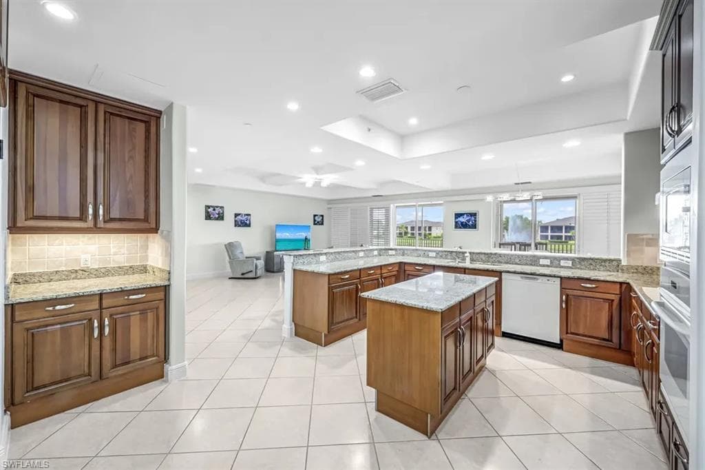 510 Avellino Isles Cir 2202, Naples, FL 34119-9