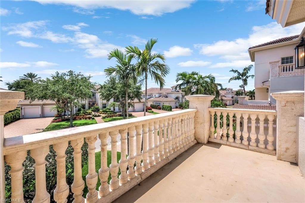510 Avellino Isles Cir 2202, Naples, FL 34119-18
