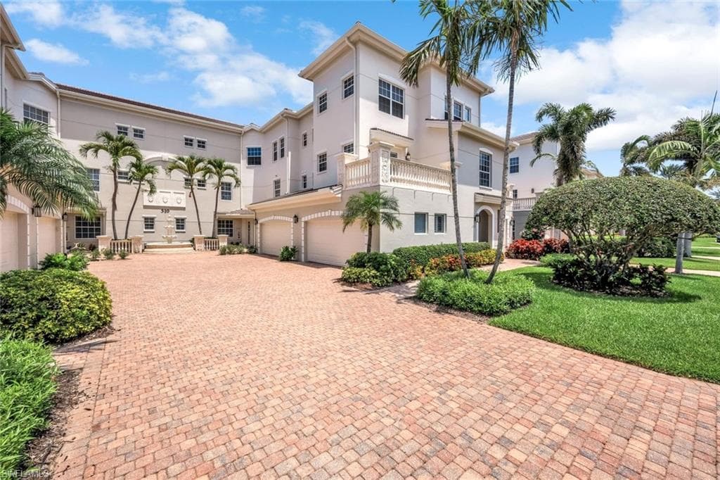 510 Avellino Isles Cir 2202, Naples, FL 34119-3