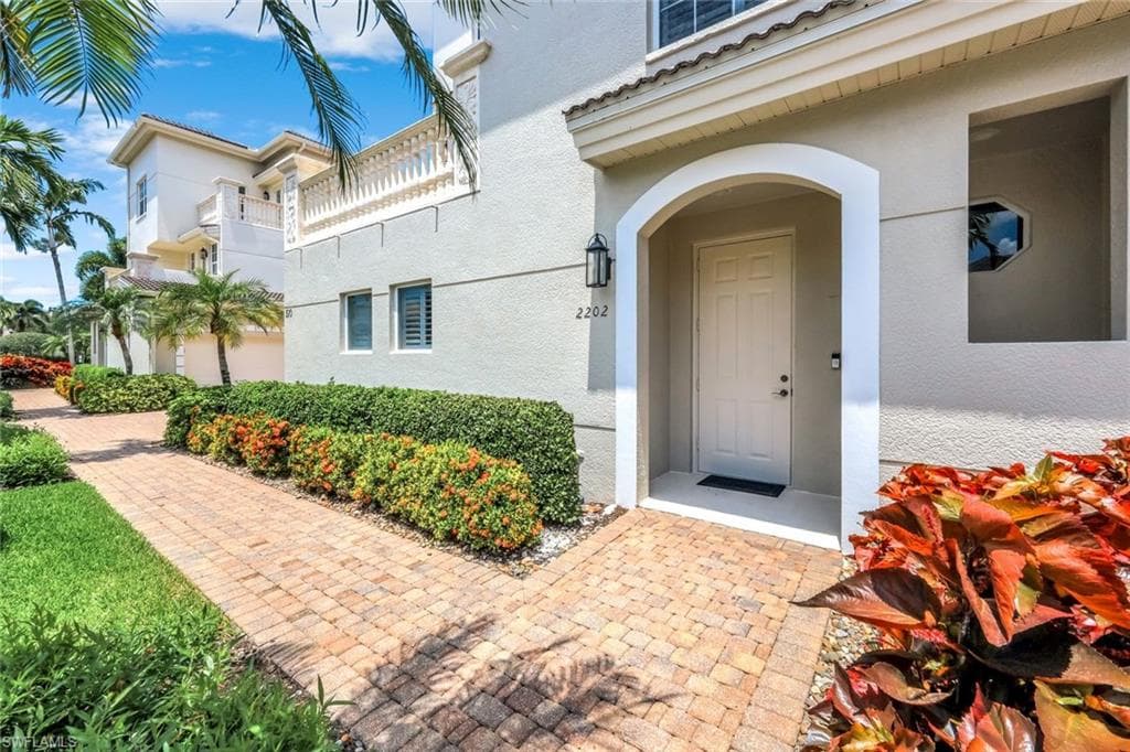 510 Avellino Isles Cir 2202, Naples, FL 34119-4