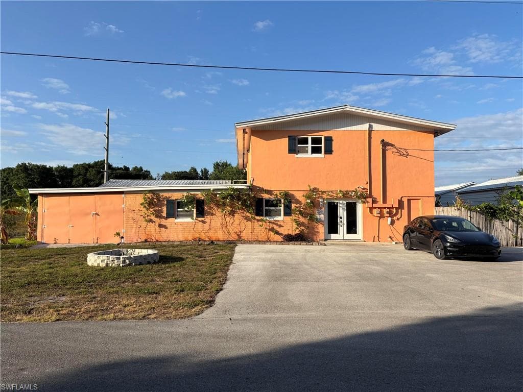 133 Florida Ave NW, Moore Haven, FL 33471-2