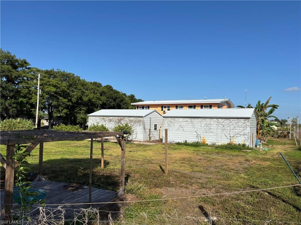 133 Florida Ave NW, Moore Haven, FL 33471-6