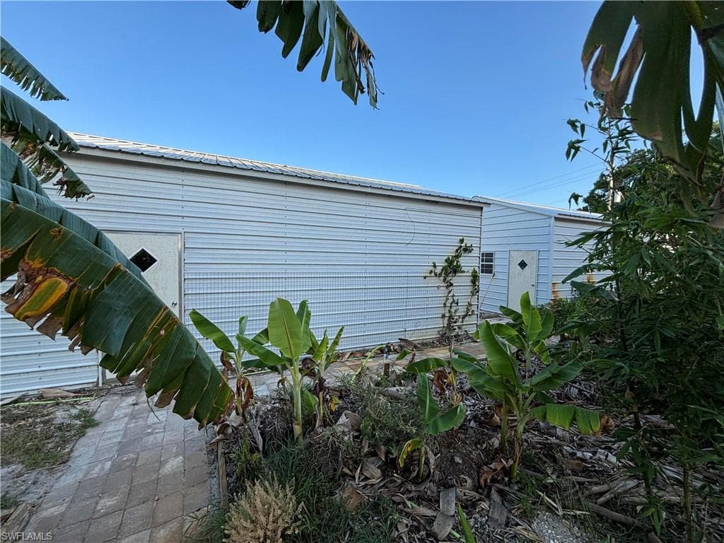 133 Florida Ave NW, Moore Haven, FL 33471-8