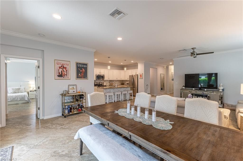 9231 Shadow Oak Ln, Naples, FL 34120-11