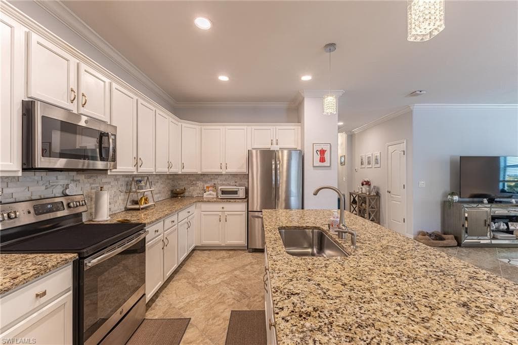 9231 Shadow Oak Ln, Naples, FL 34120-16