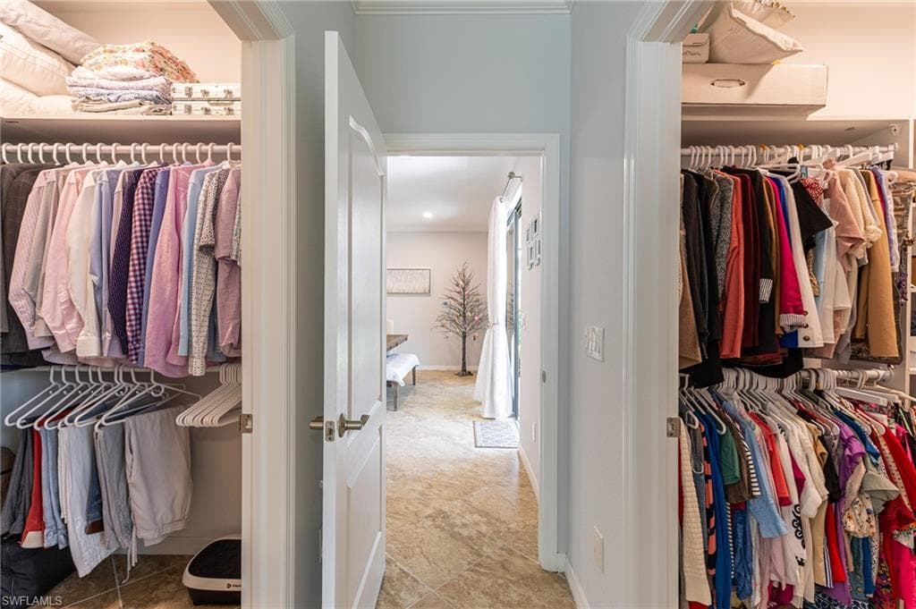 9231 Shadow Oak Ln, Naples, FL 34120-20