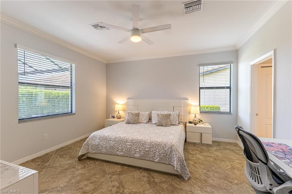 9231 Shadow Oak Ln, Naples, FL 34120-22