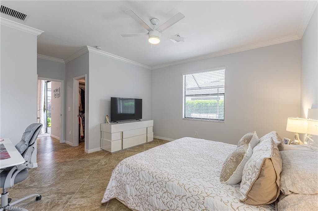 9231 Shadow Oak Ln, Naples, FL 34120-23