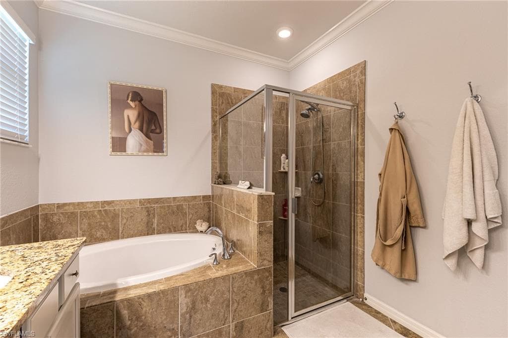 9231 Shadow Oak Ln, Naples, FL 34120-24