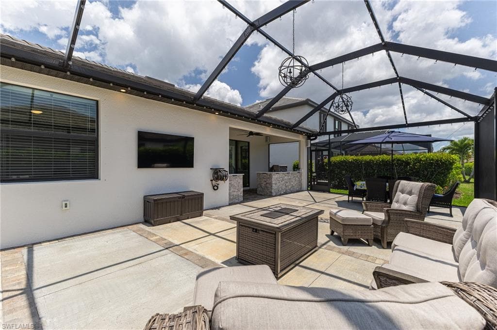 9231 Shadow Oak Ln, Naples, FL 34120-39