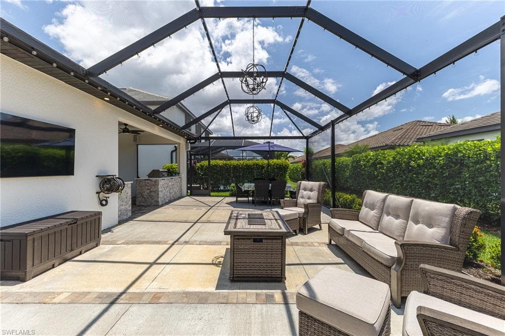 9231 Shadow Oak Ln, Naples, FL 34120-40