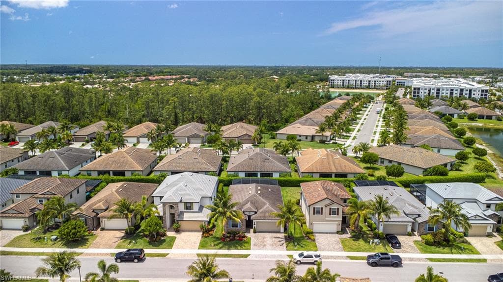 9231 Shadow Oak Ln, Naples, FL 34120-42