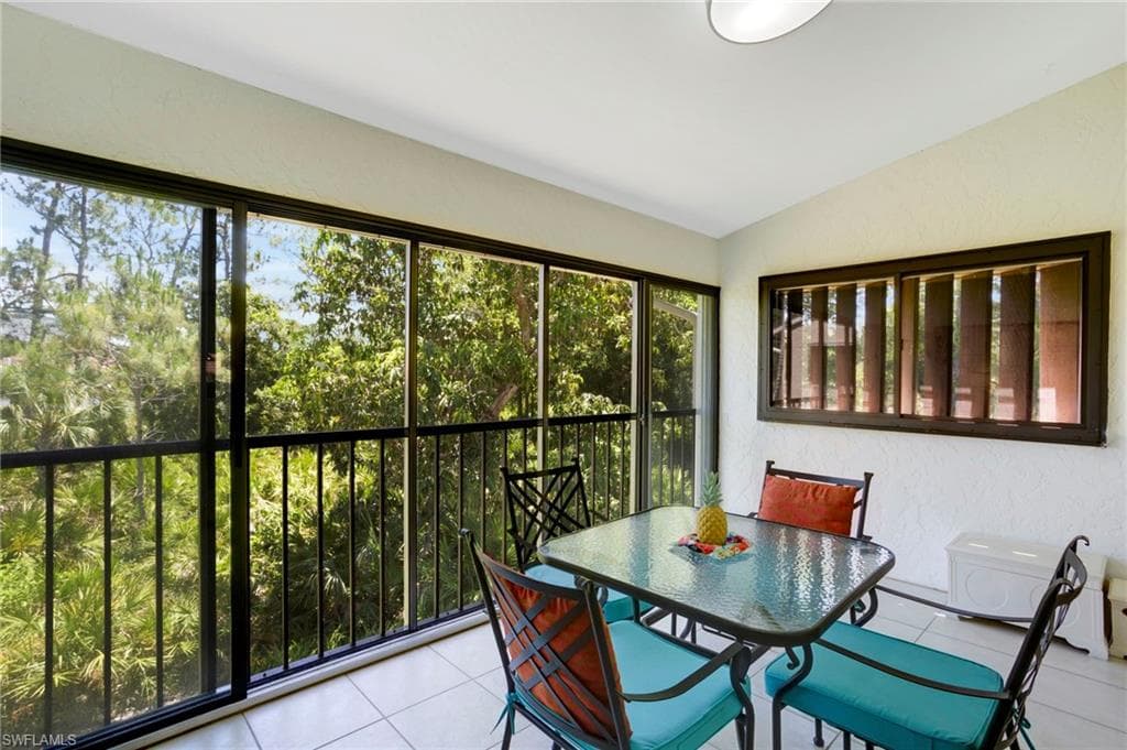 15400 Cedarwood Ln 204, Naples, FL 34110-11