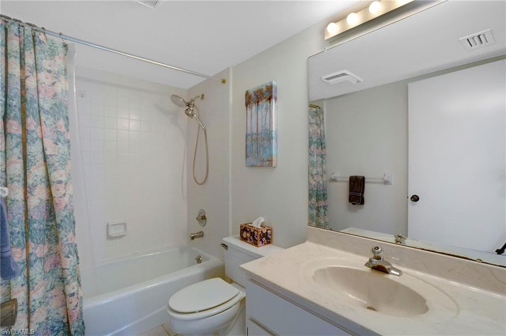 15400 Cedarwood Ln 204, Naples, FL 34110-25