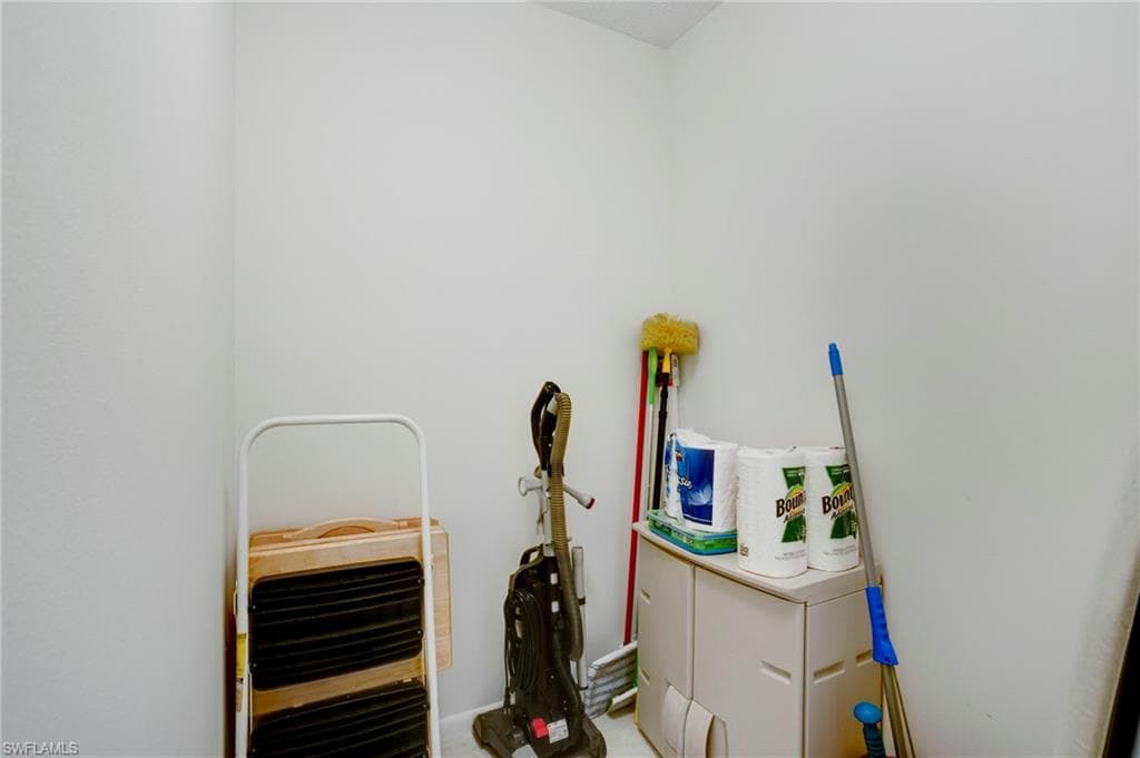 15400 Cedarwood Ln 204, Naples, FL 34110-27