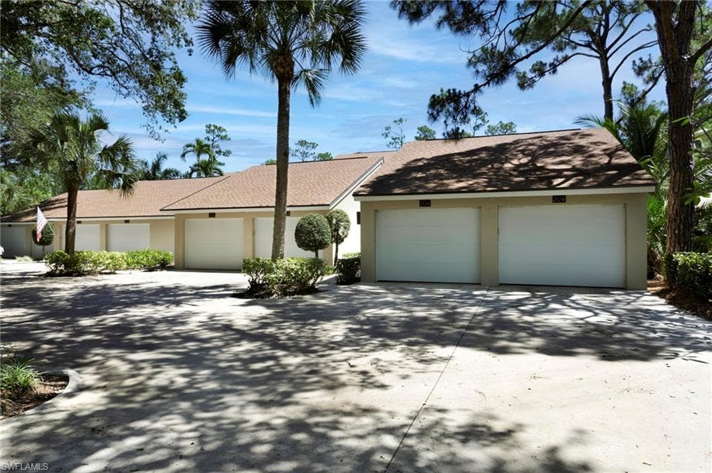 15400 Cedarwood Ln 204, Naples, FL 34110-3