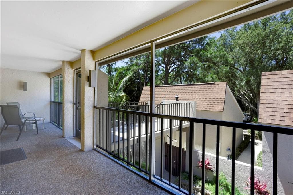 15400 Cedarwood Ln 204, Naples, FL 34110-6