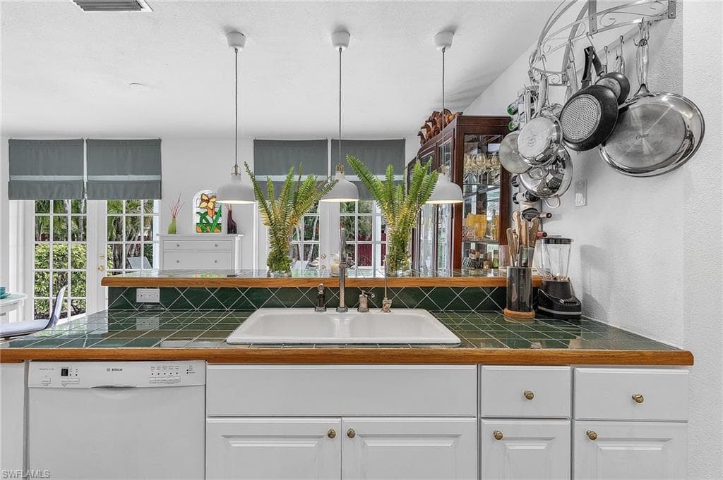 27553 Playa Del Rey Ln, Bonita Springs, FL 34135-11