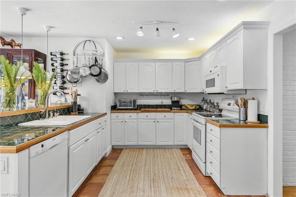 27553 Playa Del Rey Ln, Bonita Springs, FL 34135-12