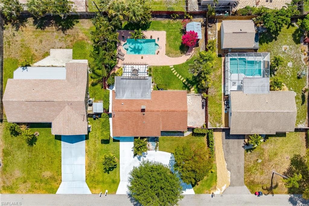 27553 Playa Del Rey Ln, Bonita Springs, FL 34135-27