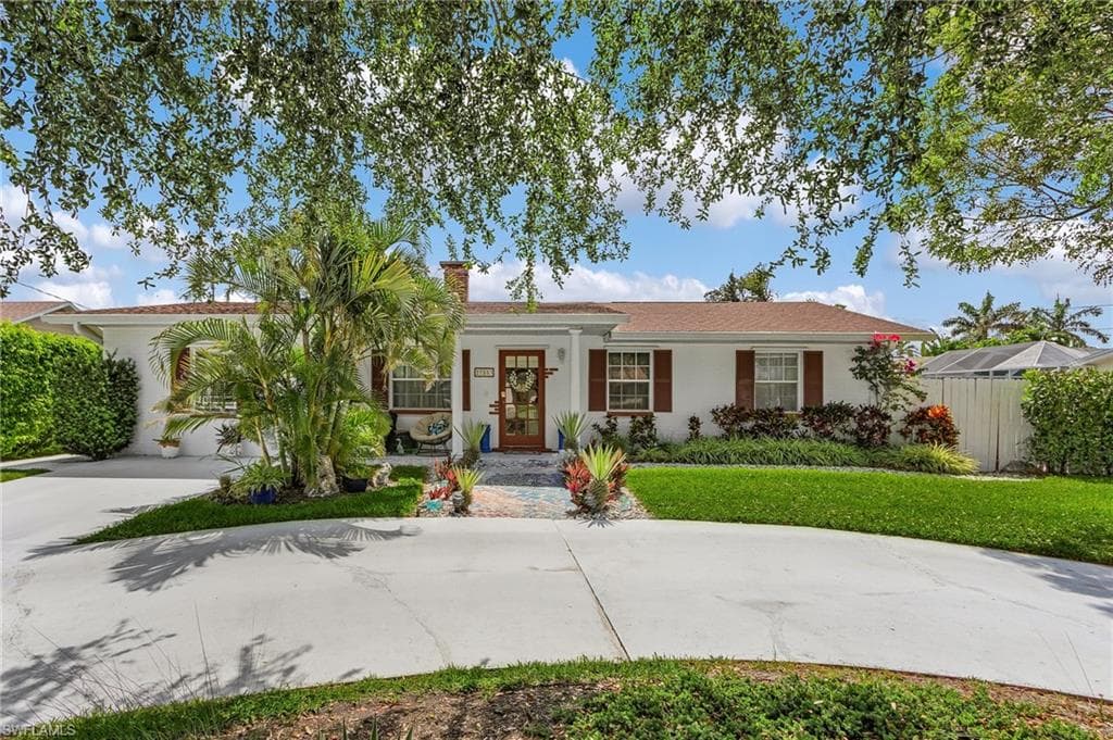 27553 Playa Del Rey Ln, Bonita Springs, FL 34135-2