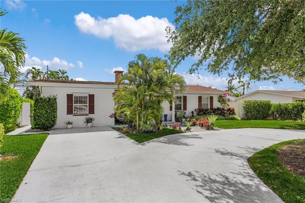 27553 Playa Del Rey Ln, Bonita Springs, FL 34135-4