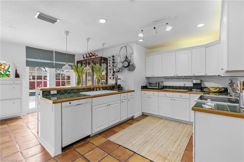 27553 Playa Del Rey Ln, Bonita Springs, FL 34135-7
