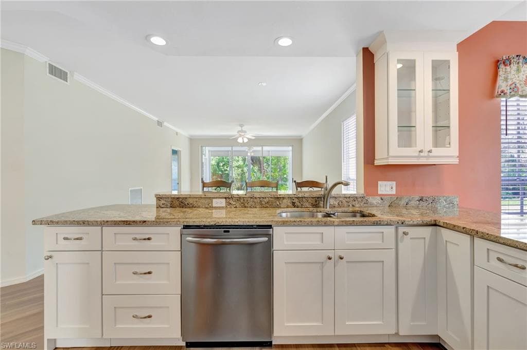 737 Wiggins Lake Dr 102, Naples, FL 34110-15
