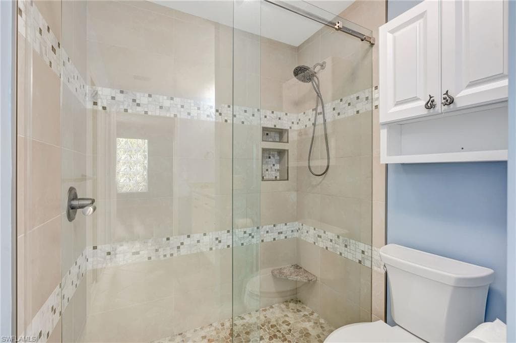 737 Wiggins Lake Dr 102, Naples, FL 34110-25