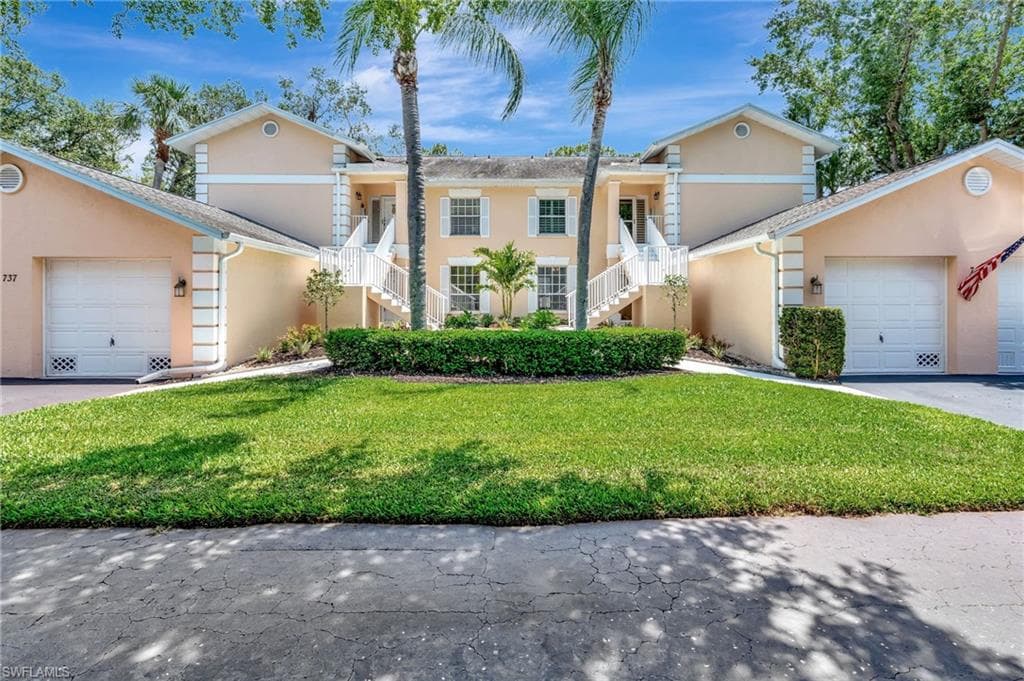737 Wiggins Lake Dr 102, Naples, FL 34110-2