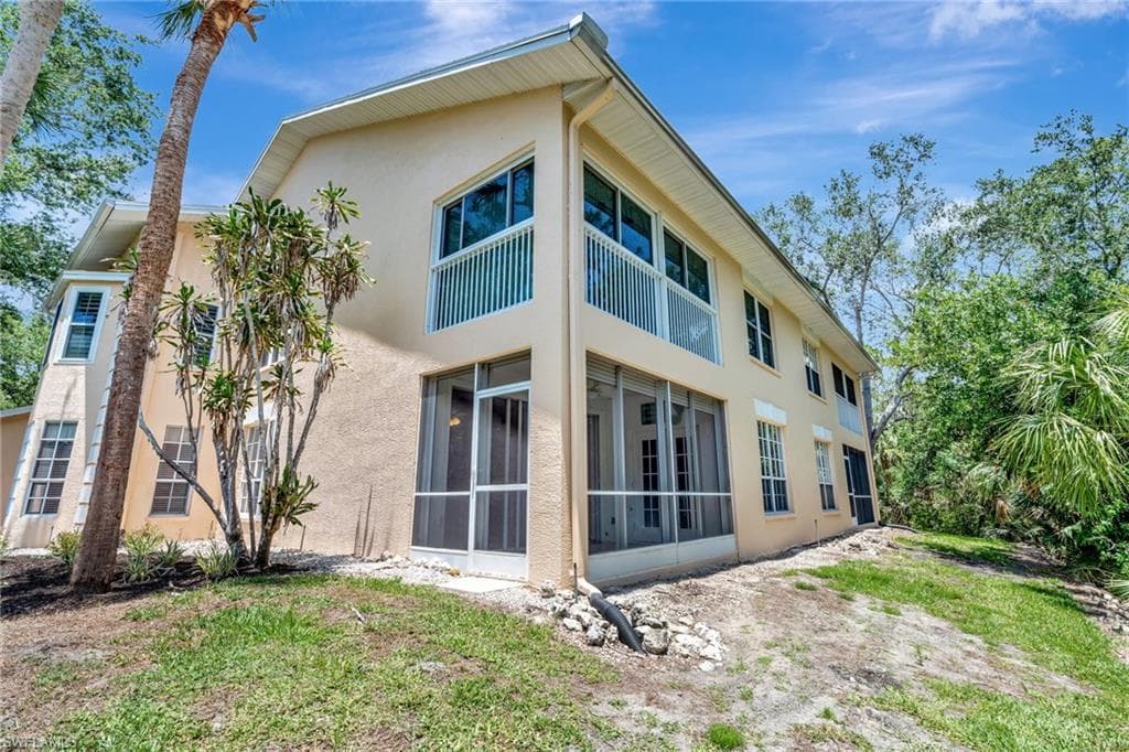 737 Wiggins Lake Dr 102, Naples, FL 34110-32
