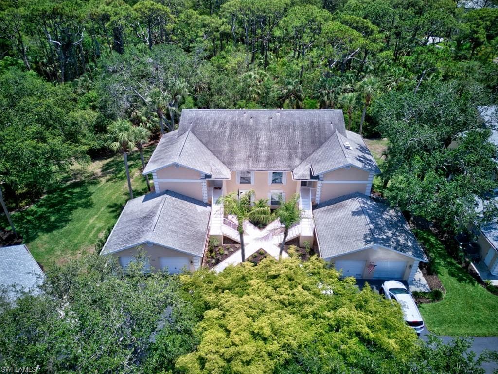 737 Wiggins Lake Dr 102, Naples, FL 34110-38