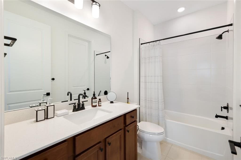 10427 Ventana Ln, Naples, FL 34120-27