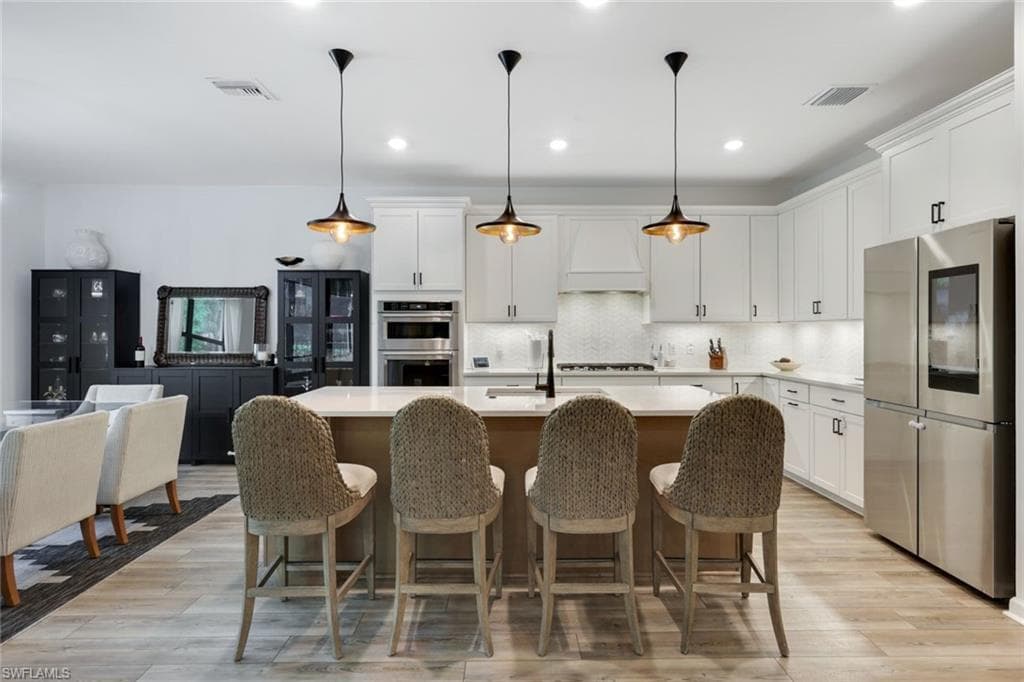 10427 Ventana Ln, Naples, FL 34120-8