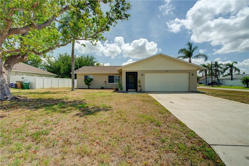 1327 21st Ave, Cape Coral, FL 33990-1
