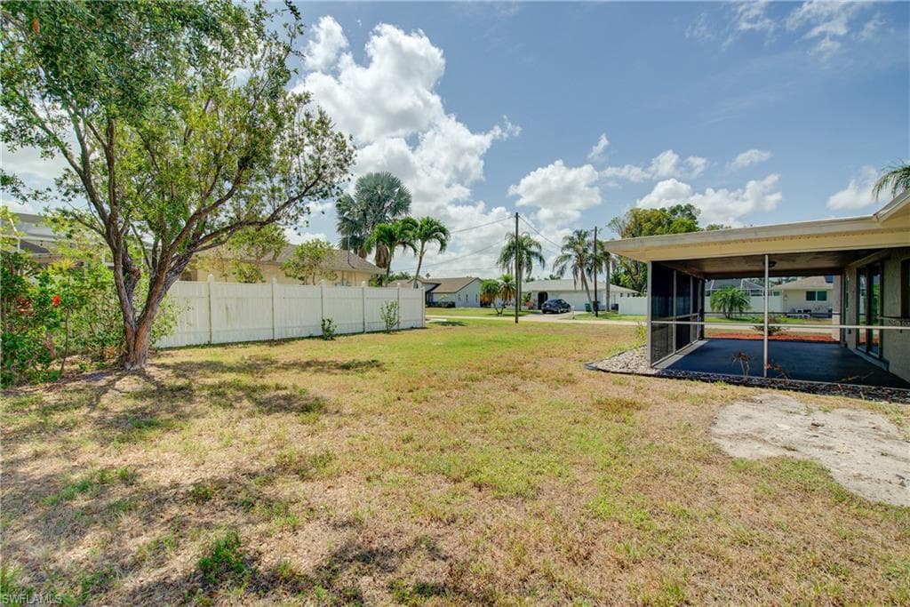 1327 21st Ave, Cape Coral, FL 33990-36