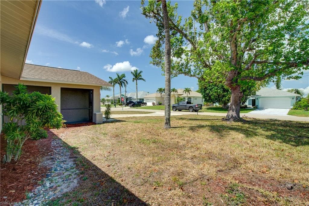 1327 21st Ave, Cape Coral, FL 33990-38