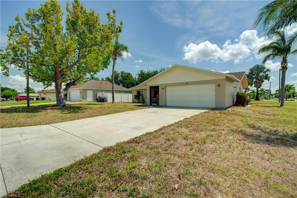 1327 21st Ave, Cape Coral, FL 33990-40