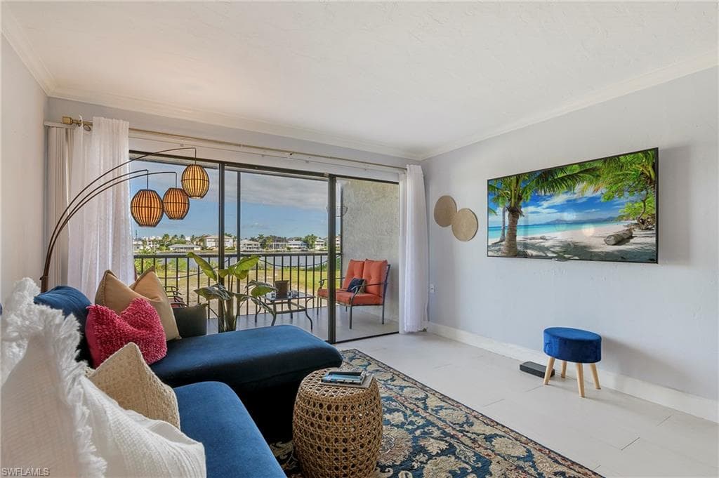 260 Southbay Dr 102, Naples, FL 34108-9