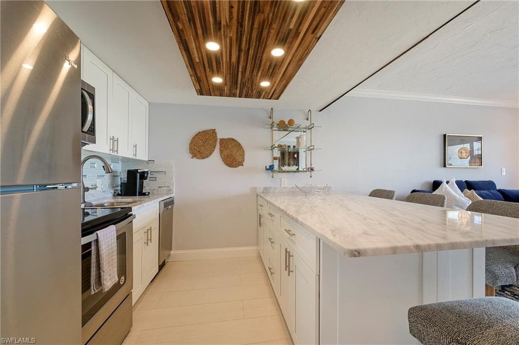260 Southbay Dr 102, Naples, FL 34108-10