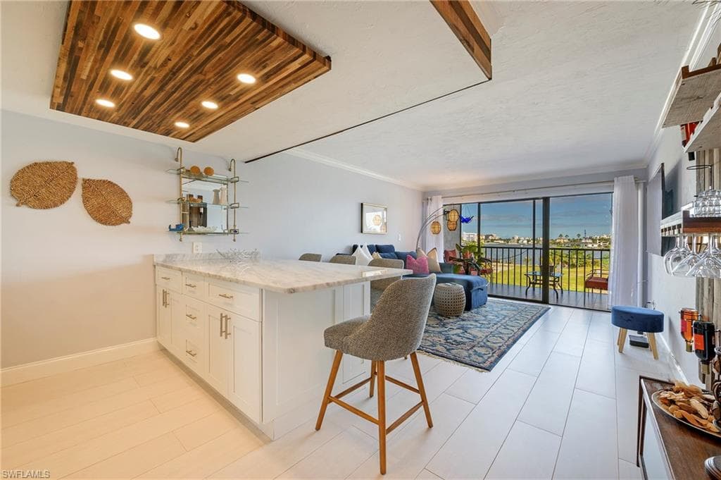 260 Southbay Dr 102, Naples, FL 34108-11